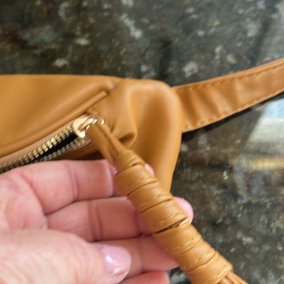 Faux leather hip bag/cross body. Light color. Gold details. Zipper pocket inside - Picture 8 of 8